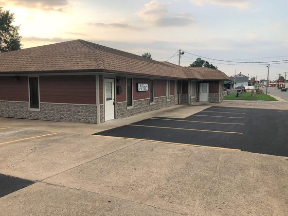 308 S Court St, Marion, IL 62959
